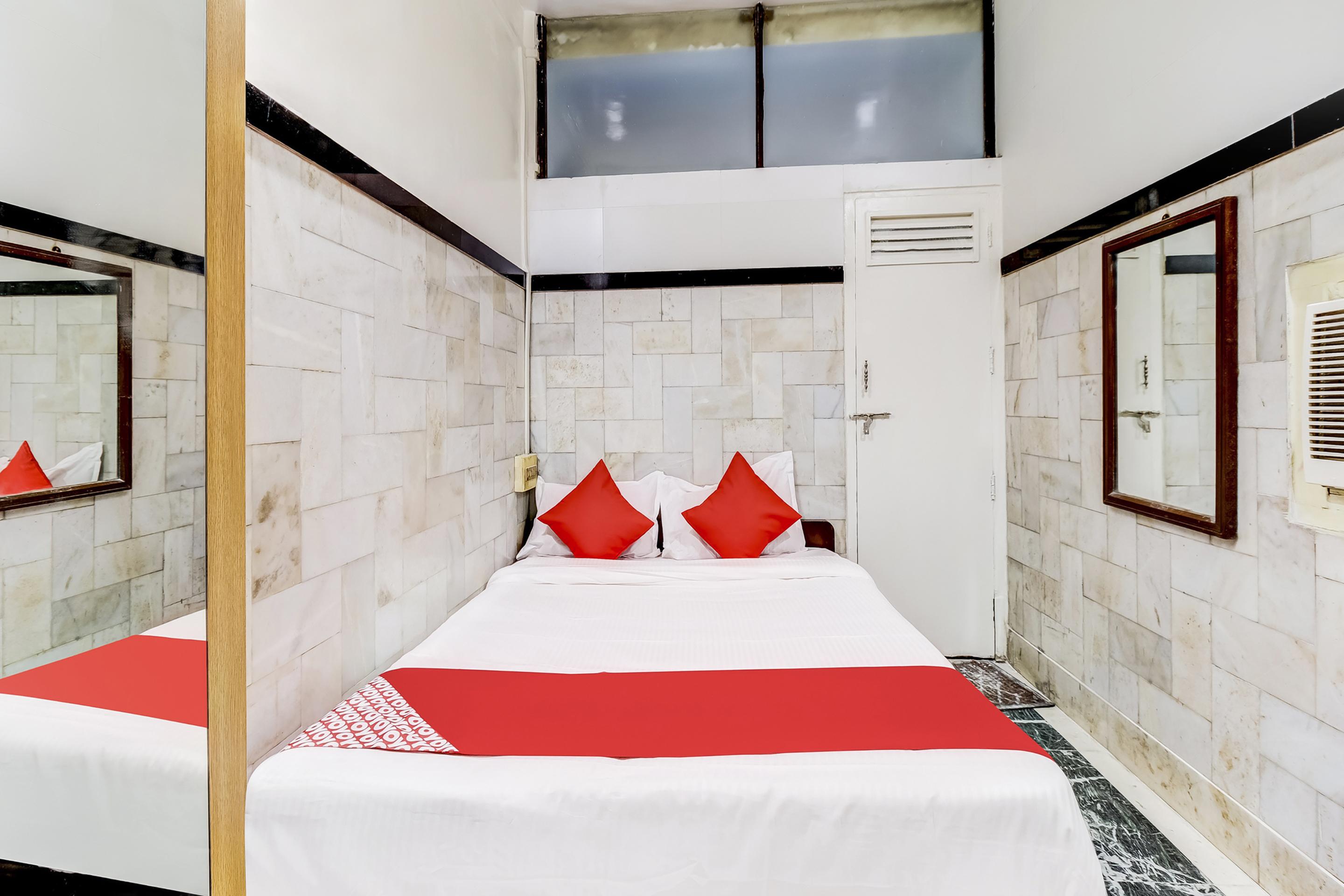 oyo-hotel-dreamland-mumbai